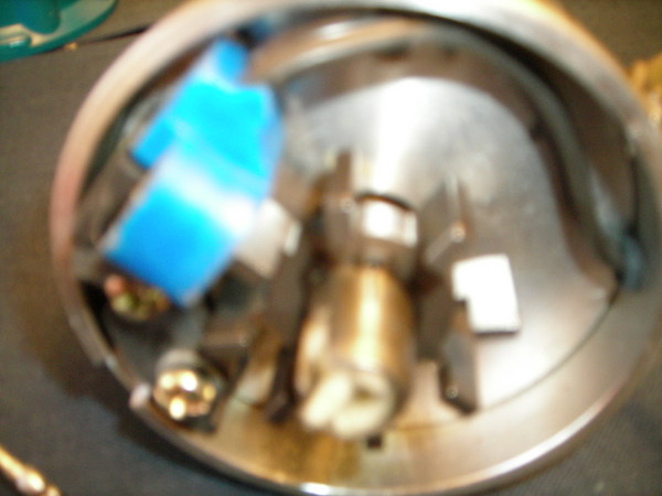 distributor 004