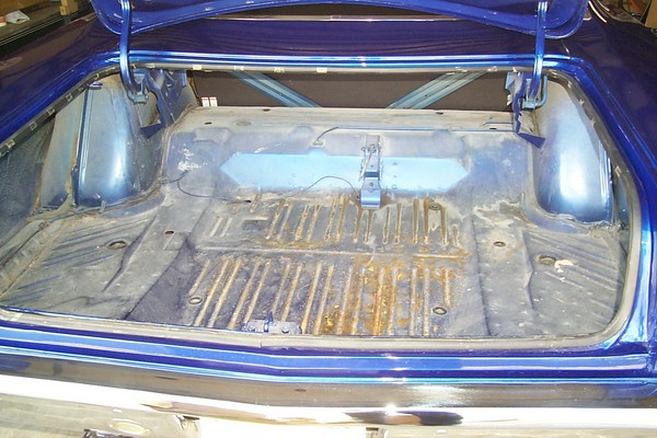 trunk center no mat Dusty, but solid