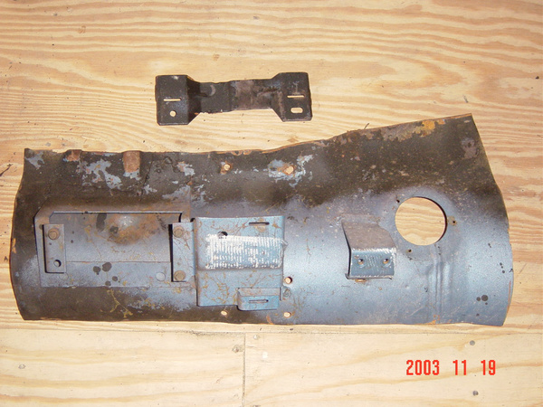 Floor pan extension and console bracket for A-833 four-speed conversion