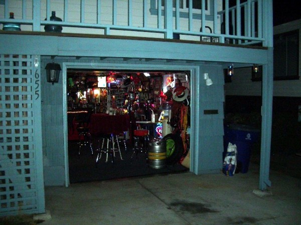 The night is beautiful and the MPM clubhouse is open for business!