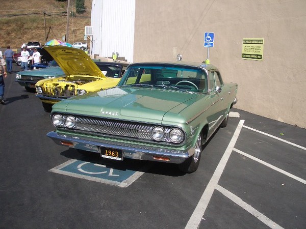 Mark's very nice Dodge 880.