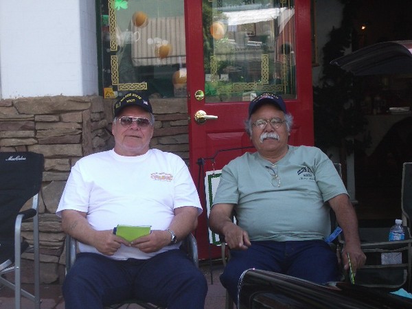 The leaders of Golden State Rods take a break.