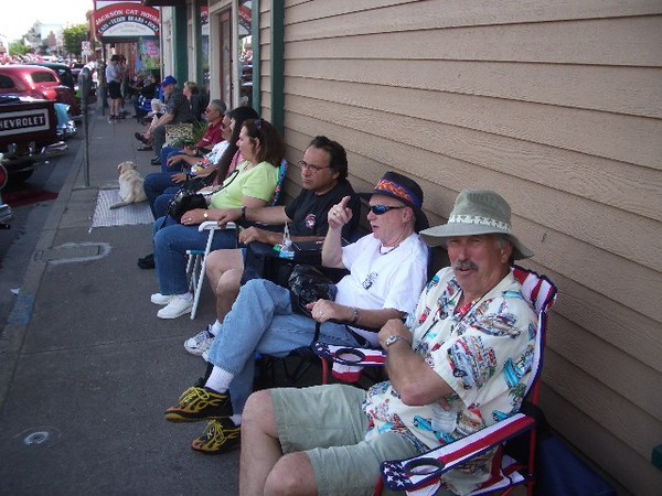 The GGSMU gang are relaxing.