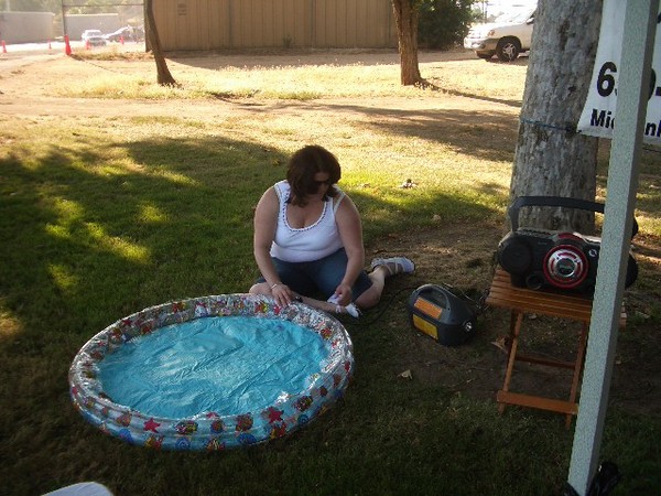 Sally gets the pool all set up. A big thanks to Mike of CCMC and Moparts for the use of the pool.