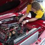 Gorden plays a little trick on the crowds by removing a bowl screw from his injected carbs????