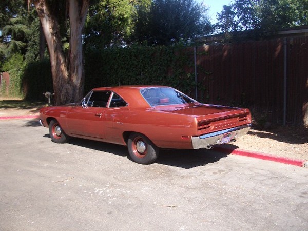 Mick stops by with his 472 HEMI powered 1979 roadrunner.