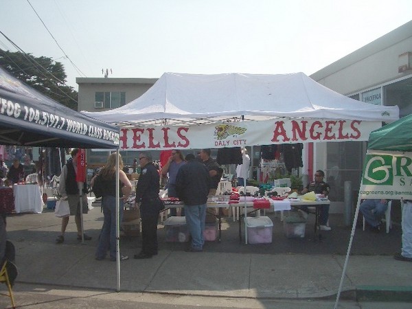 You meet the nicest people at the Pacifica Fog Fest. 9-24-2006