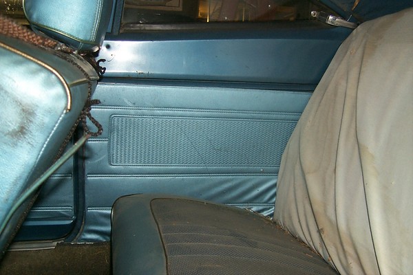 No rear arm rests from the factory!