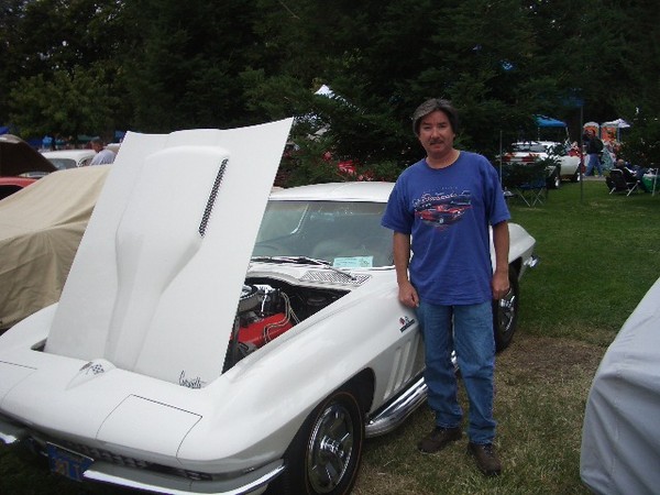 Roy not only has the 72 Cuda, but this really sweet 427 vette as well!