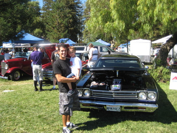 Damon and Dante Flores dig the roadrunner too.