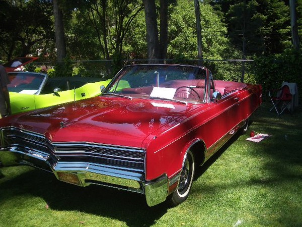 Now here are a couple of cool convertibles!