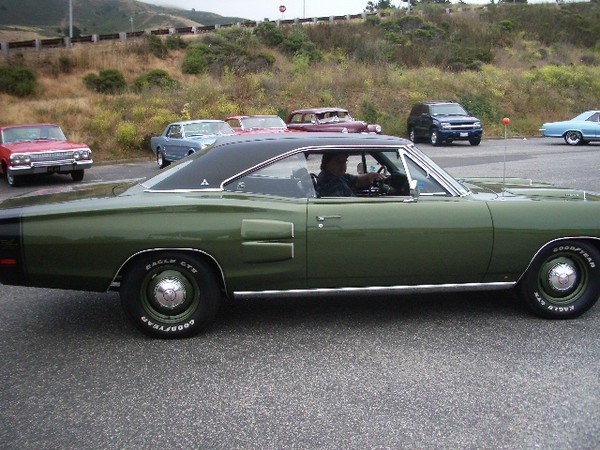 Now here come's some GOOD (Read that to mean MOPARS!) cars.