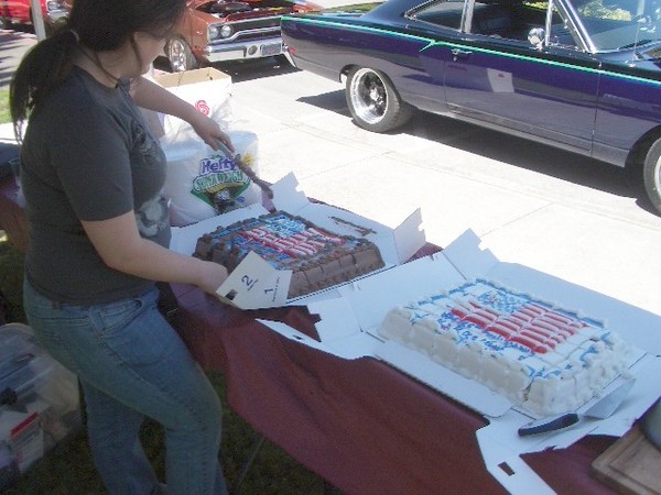 Deanna gets the MPM anniversary cakes ready.