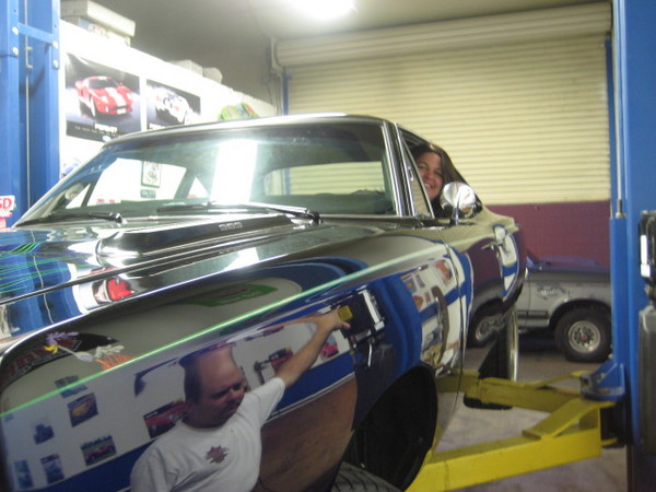 Hey i can see myself. That roadrunner sure has a great paint job!