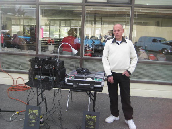 Bill gets a new professinal DJ set up. He finally threw away his old cans and string.