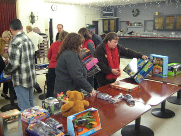 Santa's elves have nothing on the GGSMU wrappers.