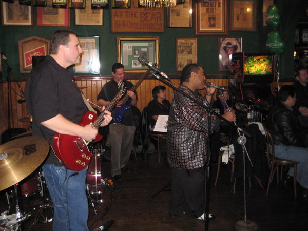 Ryan family fundraiser at Old Mollys roadhouse 2008 040