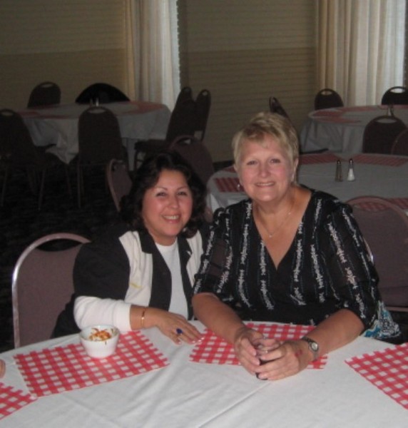 Yvonne and Jan are all smiles!
