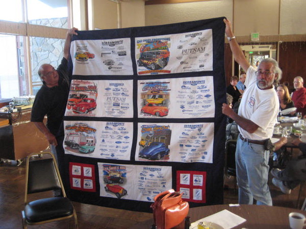 Wow, i would love to be the winning bidder of this cool handmade quilt!!