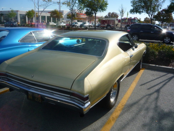Bud aka Smokey brought out his 4-speed chevelle.