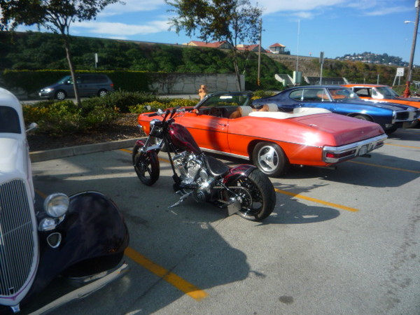 Here's a cool Harley that just showed up to ride along. Now we have a new friend.