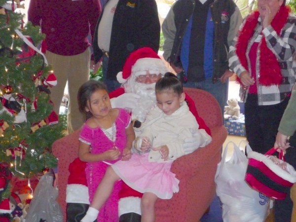 Santa arrives at the RMD House 031