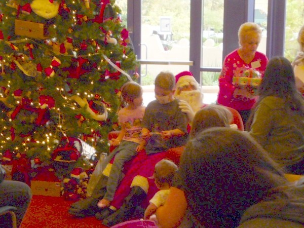 Santa arrives at the RMD House 039