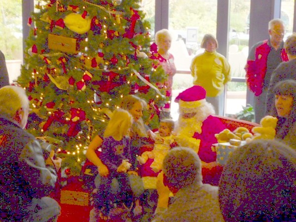 Santa arrives at the RMD House 049