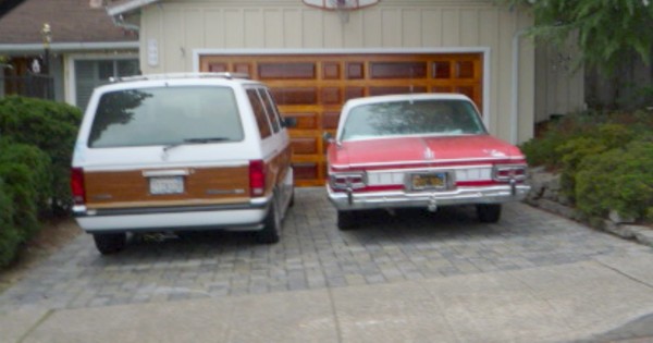 Then of course we had to take photos of every old Mopar we saw on the way to lunch.