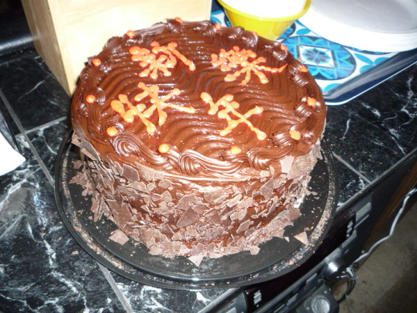 Cake says "Welcome Moparts members" either that or "This cake is poisoned". Hard to say as i don't read Chinese.