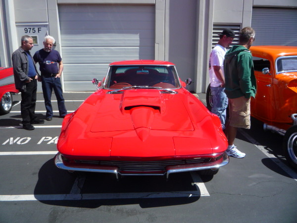 Man i dig this crazy flared out vette. Very 70's cool!