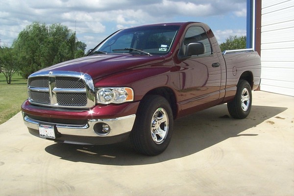 Just a 4.7 SLT stripped of it's emblems