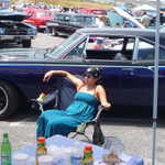 Now that's how you "chill" on a very hot day.