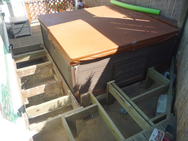 Hot tub deck rebuild 003