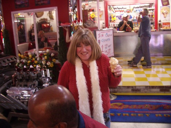 Ice cream make everyone smile!!