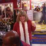 Ice cream make everyone smile!!