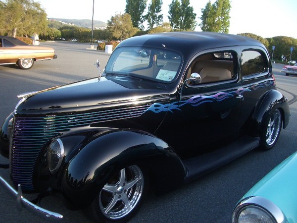 Mark Marx just painted these cool flames on his 37 Ford.