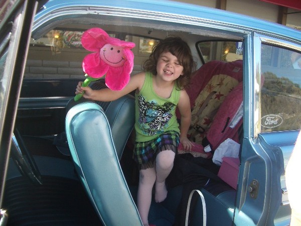 What a cute kid!!