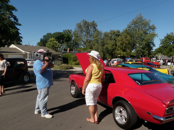 The always popular Kim give the low down on her camaro to the TV crew.