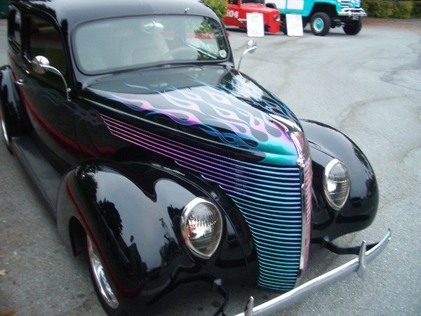Mark Marx added some more custom flames to his 37 Ford.
