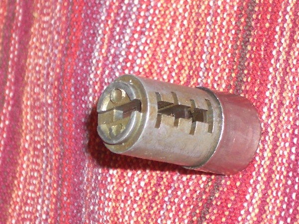 RR glove box lock 009