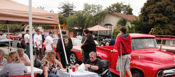 Big D and his wife Bev come all the way from Mopartsland to join us.