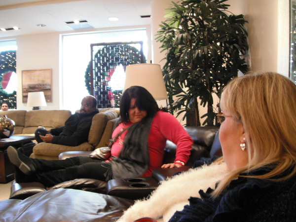 Thankfully Macys provided comfotable seating while we wait for dinner.