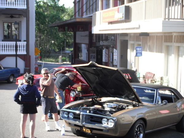 Dan and Yvonne Fimby win for best stock 60's with their Firebird.