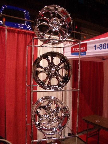 The wheel in the middle would look great on my roadrunner!