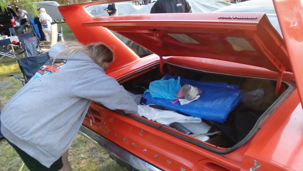 Let's help Debi look for junk in her trunk!