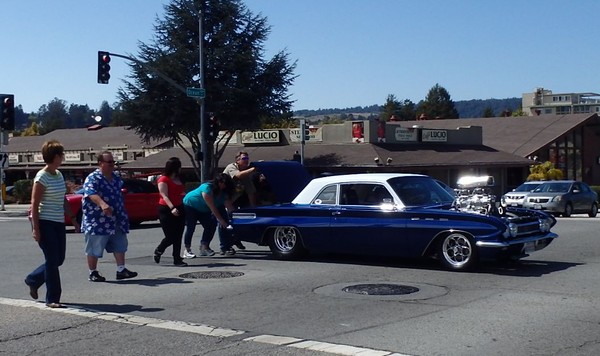 Dang out of fuel, so push that car kids!