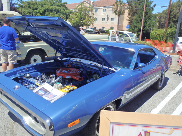 Hiller Airport Museum car chow. 100